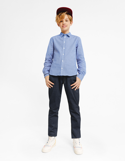 Рубашка в бело-голубую полоску Рубашка в бело-голубую полоску