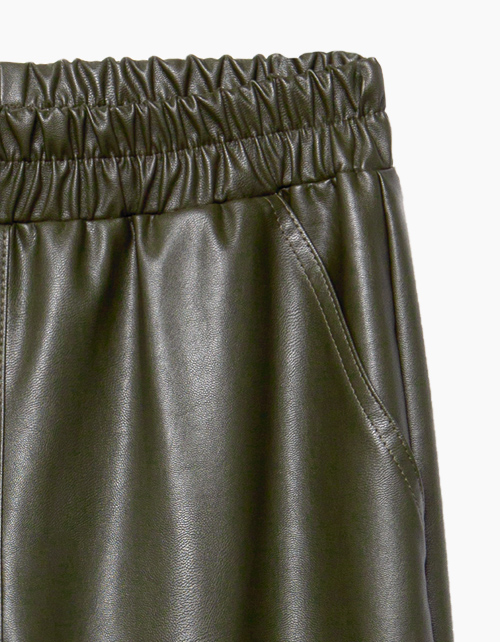 Джоггеры цвета хаки из экокожи Джоггеры цвета хаки из экокожи