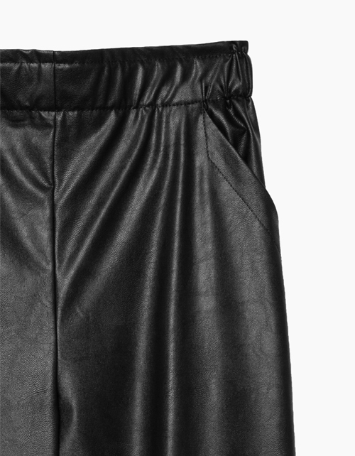 Брюки-каррот из экокожи для девочки Брюки-каррот из экокожи для девочки