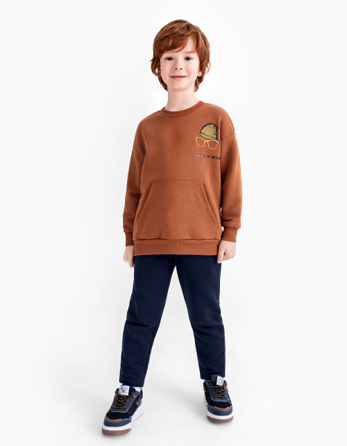 Терракотовый свитшот с карманом-кенгуру для мальчика Терракотовый свитшот с карманом-кенгуру для мальчика