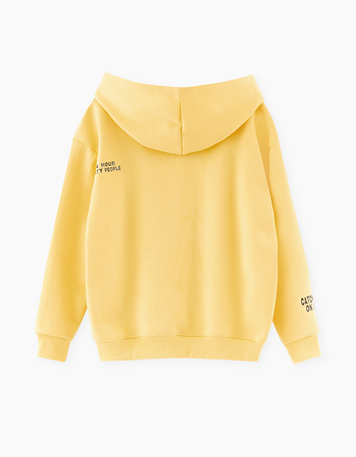 Стильное светло-желтое худи для мальчика