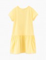 Светло-желтое платье А-образного силуэта для девочки