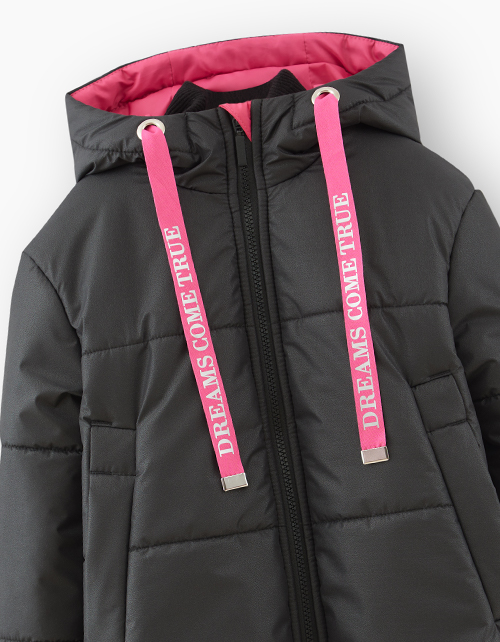 Стильная черная осенняя куртка для девочки