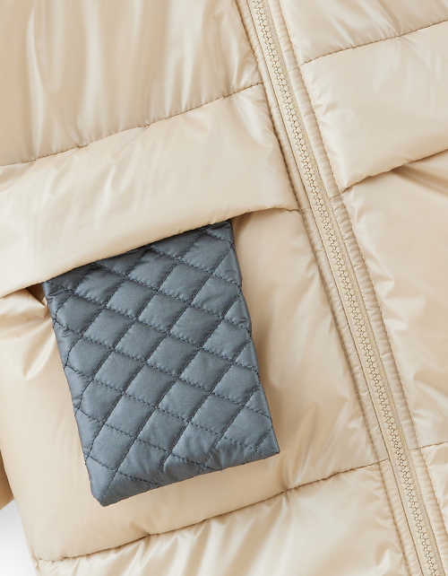 Светло-бежевая зимняя куртка для девочки