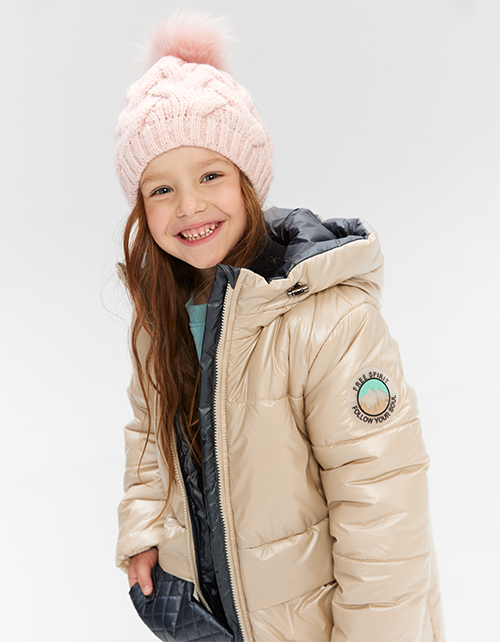 Светло-бежевая зимняя куртка для девочки