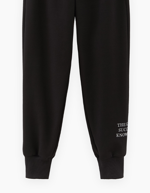 Чёрные брюки-джоггеры для мальчика