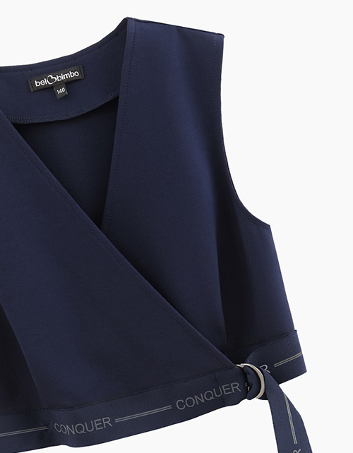 Школьная тёмно-синяя кроп-топ жилетка для девочки