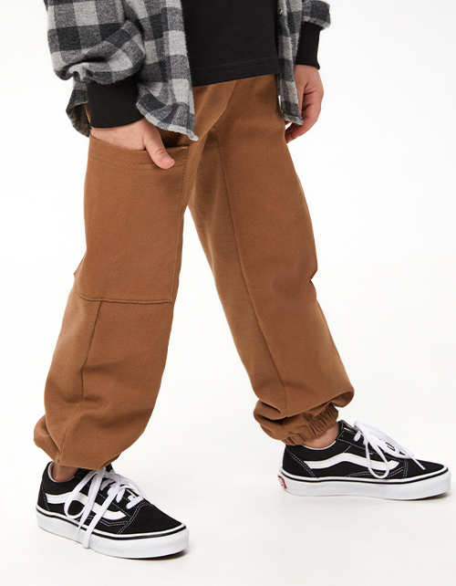 Брюки оттенка карамельный песок для мальчика