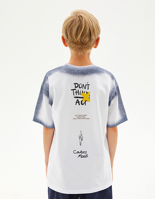 Белая футболка для мальчика