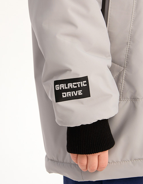 Светло-серая осенняя куртка для мальчика