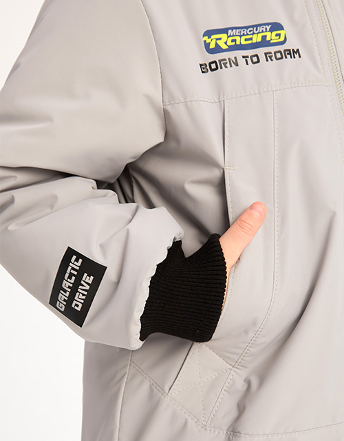 Светло-серая осенняя куртка для мальчика