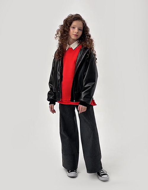 Стильная чёрная куртка из эко-кожи для девочки