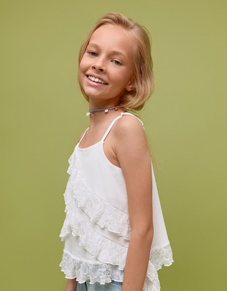 Белая блузка в стиле бохо для девочки