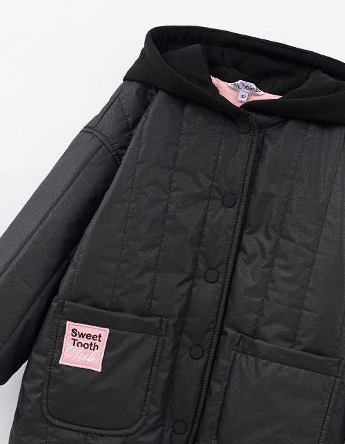 Весенняя чёрная стёганая куртка для девочки