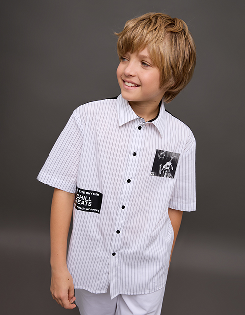 Стильная рубашка в полоску для мальчика