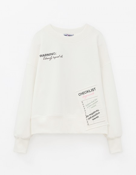 Дизайнерский молочный свитшот для девочки Дизайнерский молочный свитшот для девочки