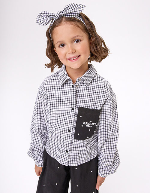Укороченная блузка-рубашка в клетку для девочки