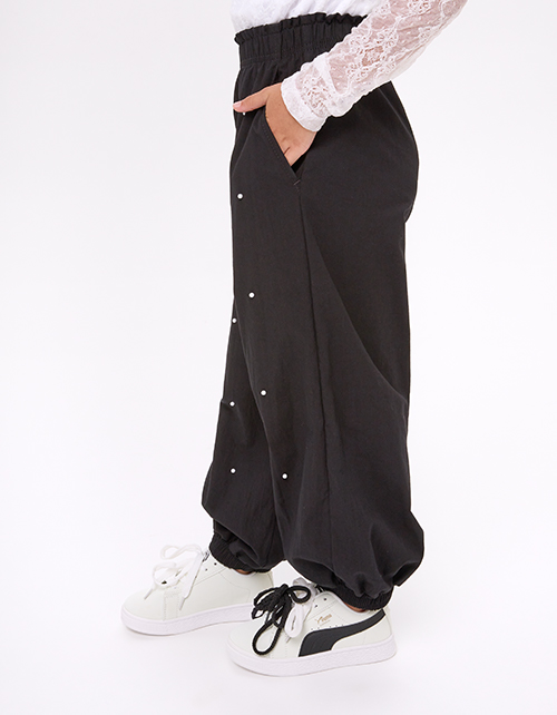 Чёрные джоггеры с жемчугом для девочки Чёрные джоггеры с жемчугом для девочки