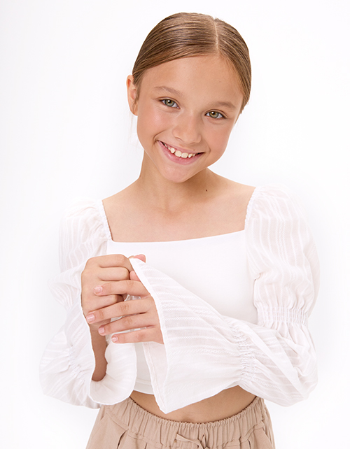 Укороченная молочная блузка для девочки Укороченная молочная блузка для девочки