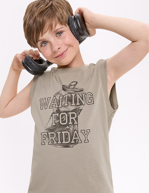 Оливковая футболка без рукавов для мальчика Оливковая футболка без рукавов для мальчика